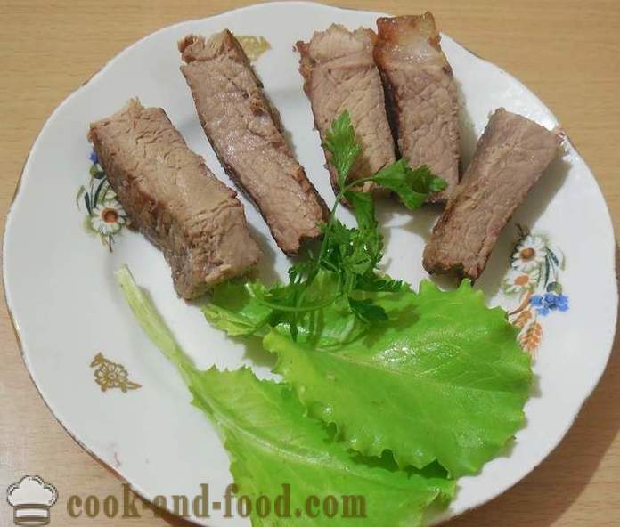 Chutné a šťavnaté hovězí steak nebo vepřové Ti Bon - vaření plné pečeného masa - krok za krokem recept fotografiích