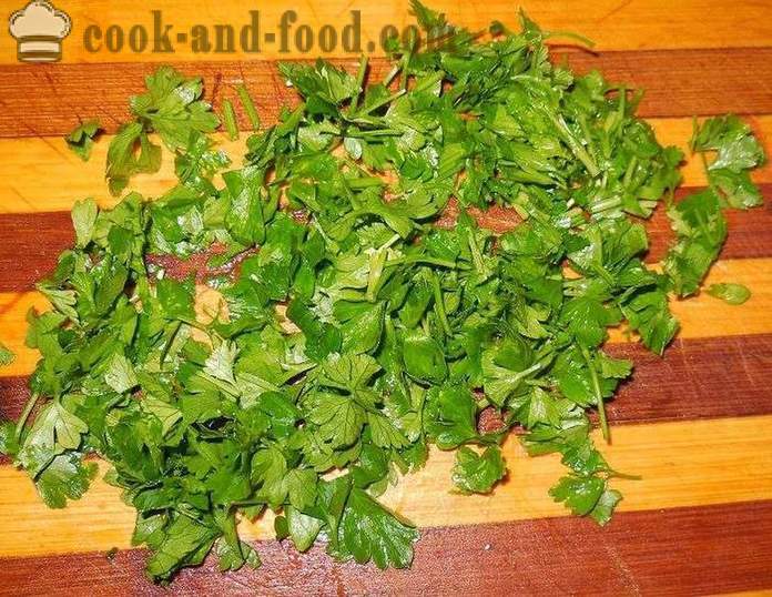 Jednoduché a chutné jarní salát ze zelí, ředkvičky a okurky bez majonézy - Jak si vyrobit jarní salát s krok za krokem recept fotografiích