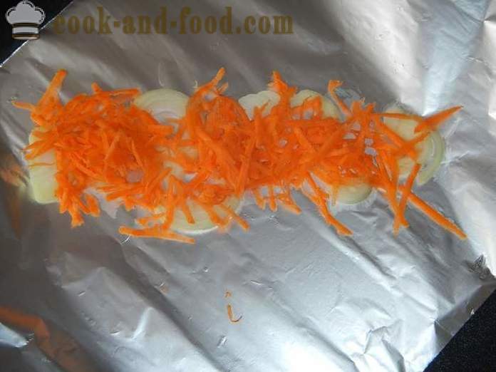 Pollack chutné pečený s cibulí a mrkví - jak vařit Pollack v troubě - krok za krokem recept fotografiích