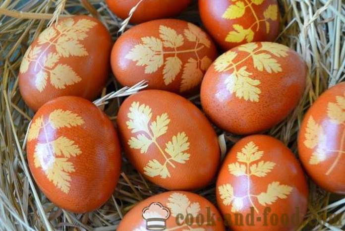 Velikonoční vajíčka barvená s cibulovými slupkami - jak malovat vajíčka v cibulové kůžích, jednoduché způsoby, jak malovat velikonoční.