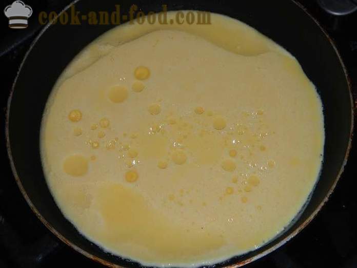 Delicious vzduchu palačinka se zakysanou smetanou v pánvi - jak vařit míchaná vajíčka se sýrem recept krok za krokem s fotografiemi.