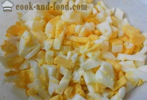Houbový salát s houbami, sýrem a vejci. Jednoduchý, chutný a zdravý recept s fotografiemi.