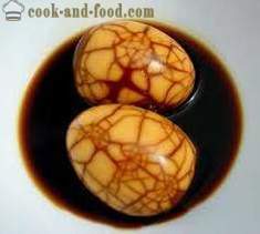 Vejce v čínských nebo „strašidelnými“ občerstvení na Halloween recept „zkažených vajec mramoru“